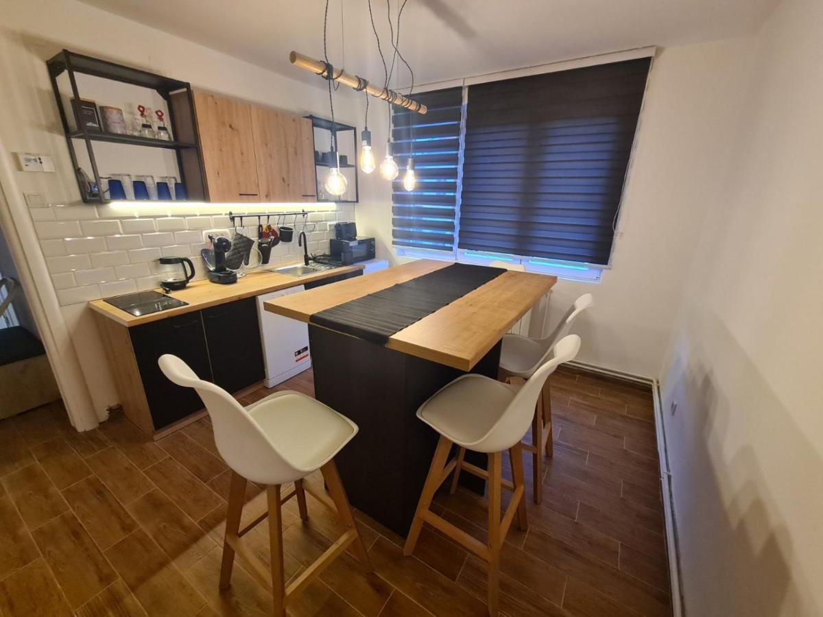 Mak Apartment - Free Parking - Balcony Sarajevo Bagian luar foto