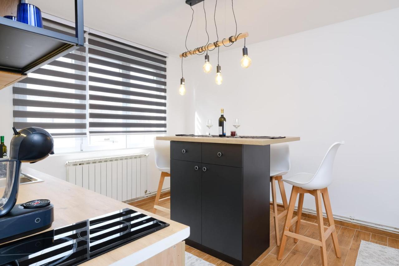 Mak Apartment - Free Parking - Balcony Sarajevo Bagian luar foto