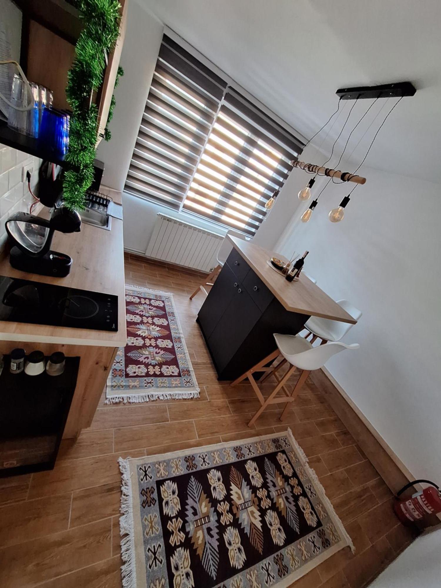Mak Apartment - Free Parking - Balcony Sarajevo Bagian luar foto