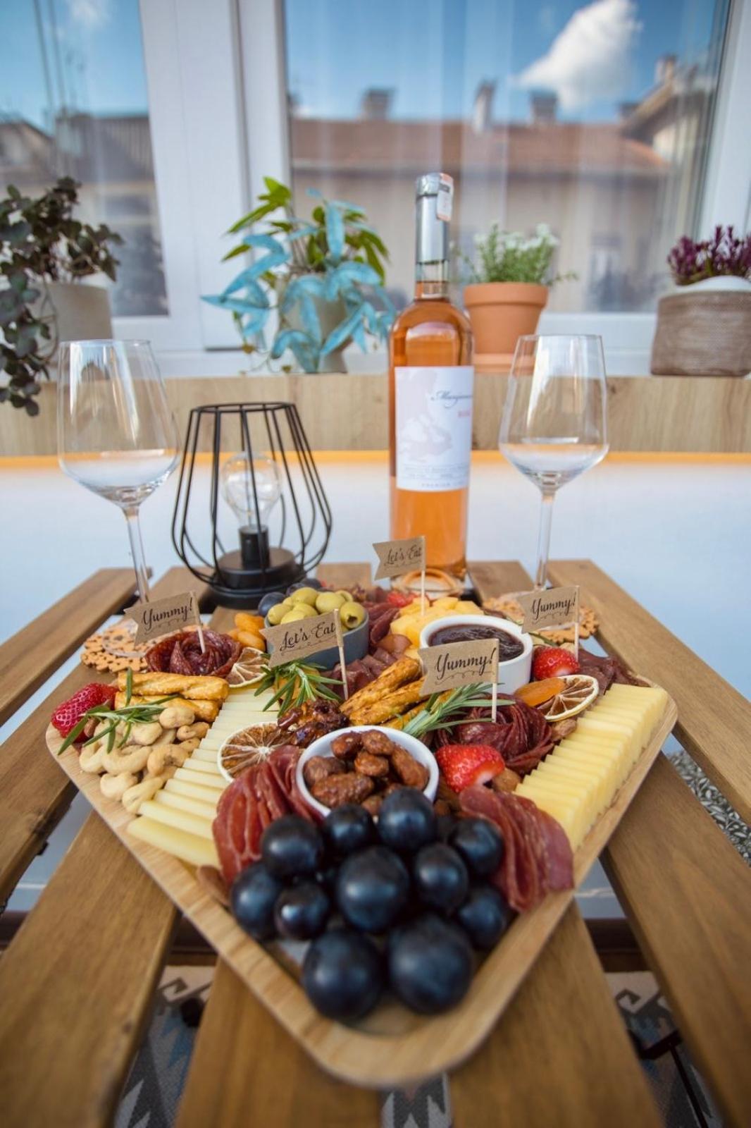 Mak Apartment - Free Parking - Balcony Sarajevo Bagian luar foto